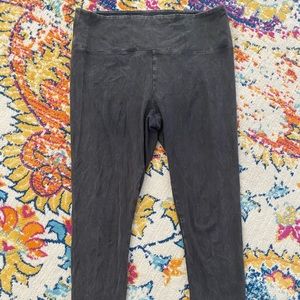 Women’s distressed leggings